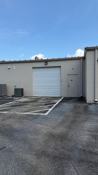 More Photos Of 610-628 SE Central Pky, Stuart Medical For Lease