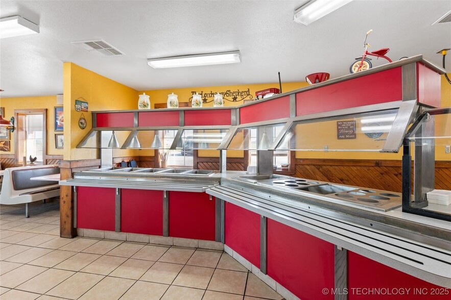 More Photos Of 18753 Oklahoma 100, Webbers Falls Restaurant For Sale
