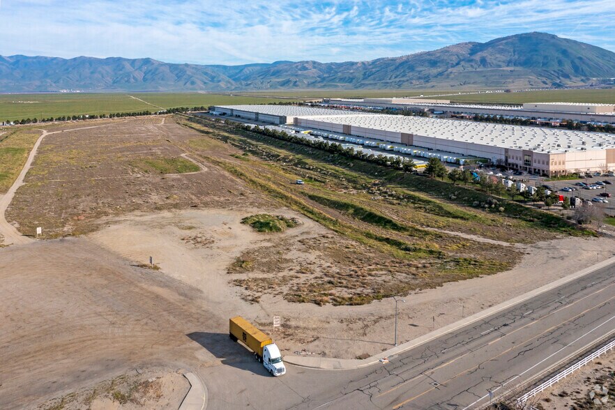 More Photos Of Industrial Parkway Dr, Lebec Distribution For Lease