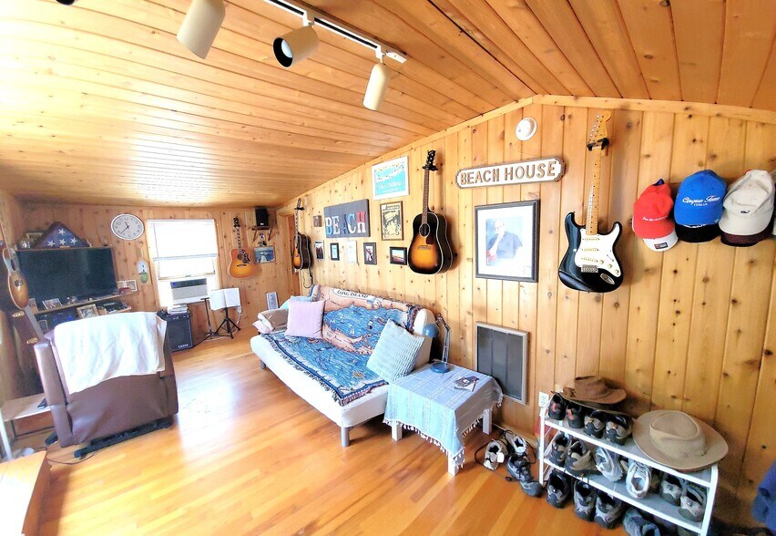 More Photos Of 21 Broadway ave, Fair Harbor Storefront Retail Residential For Sale