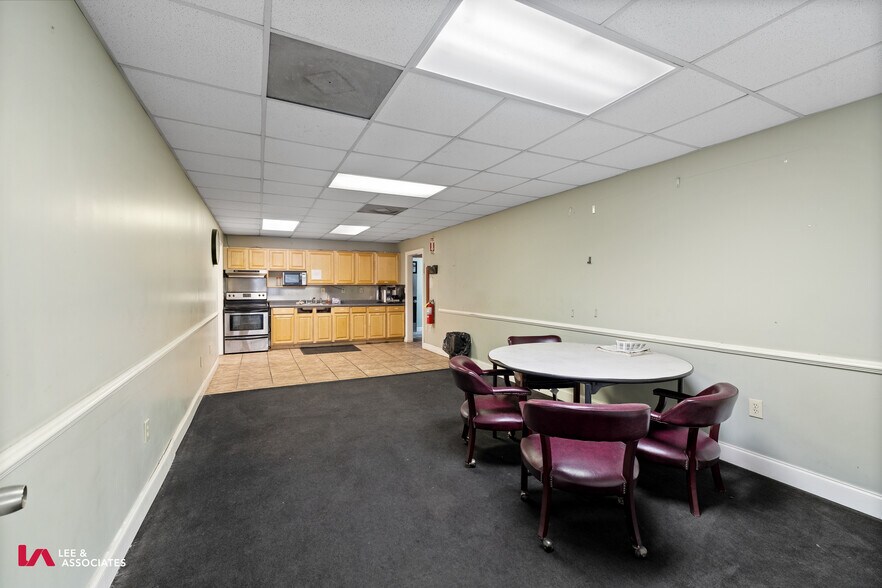 More Photos Of 774 McFarland Pky, Alpharetta Warehouse For Lease