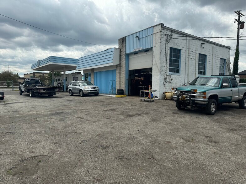 More Photos Of 3991 Superior Ave, Cleveland Auto Repair For Sale