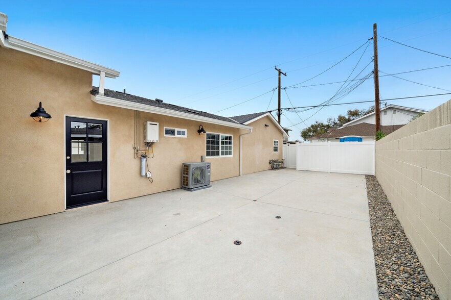 More Photos Of 1805 Clay St, Newport Beach Apartments For Sale