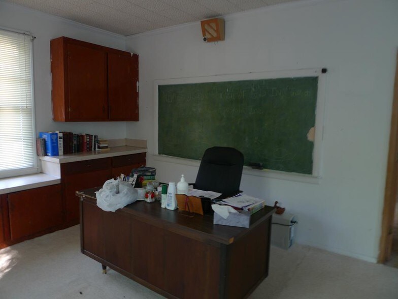 More Photos Of 7024 North Rd, North Religious Facility For Sale