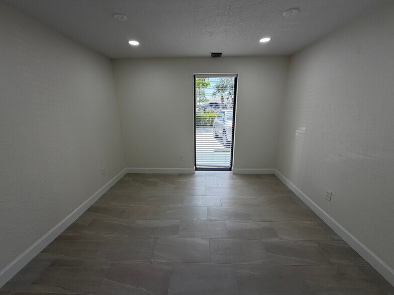 More Photos Of 500 W Commerce Way W, Jupiter Warehouse For Lease