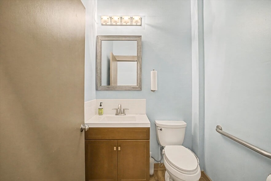 More Photos Of 1740 & 1742 Thomasville Rd., Tallahassee Office For Sale