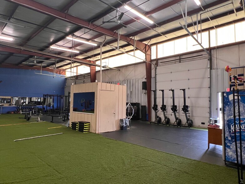 More Photos Of 101 Peoples Dr, Newark Warehouse For Lease