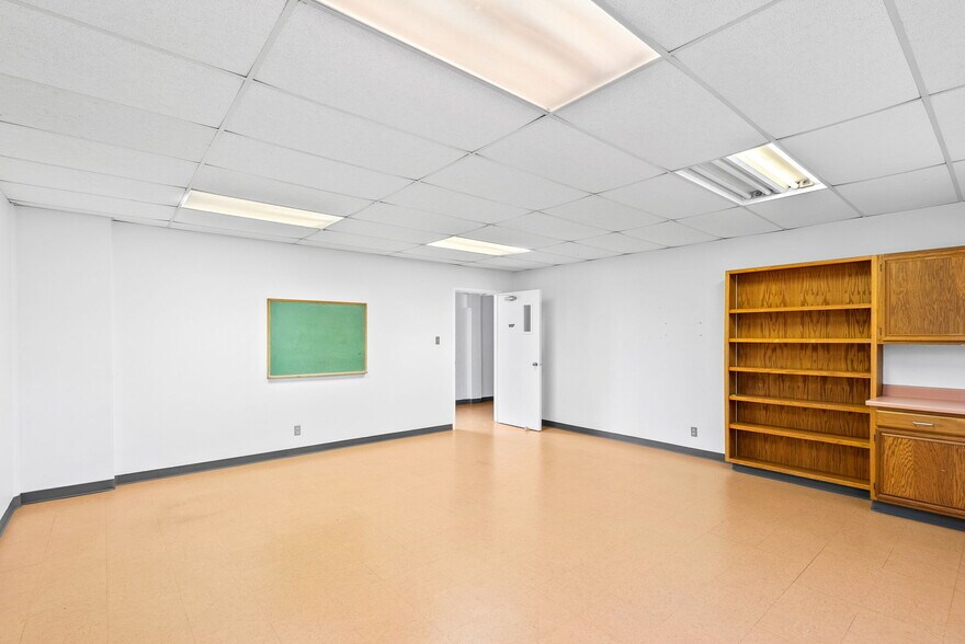 More Photos Of 1701 W Woodlawn Ave, San Antonio Religious Facility For Sale