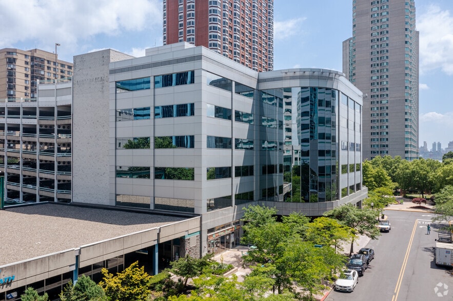 More Photos Of 100 Town Square Pl, Jersey City Office For Lease