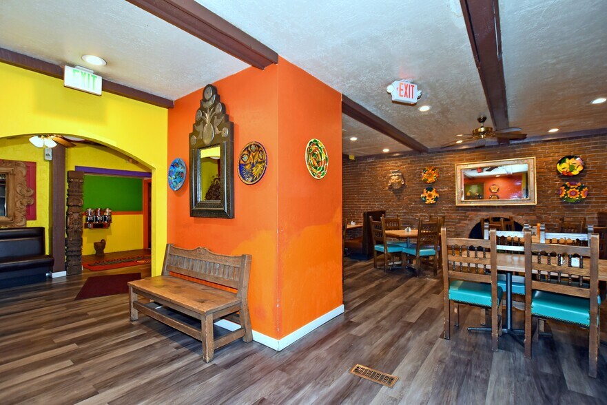 More Photos Of 111 S 1st St, La Salle Restaurant For Sale