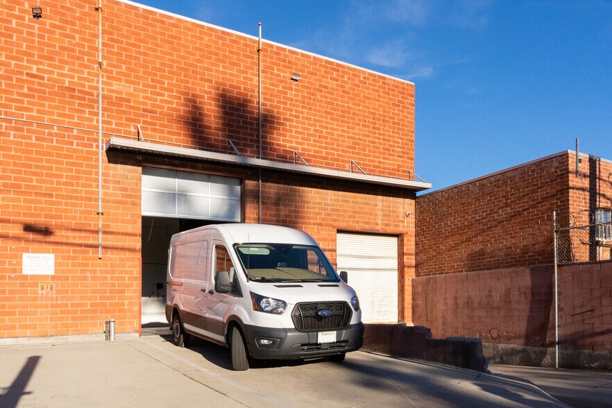 More Photos Of 1646 19th St, Santa Monica Light Manufacturing For Sale