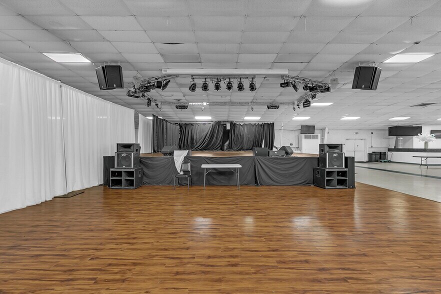 More Photos Of 227 E Mercury Blvd, Hampton General Retail For Sale