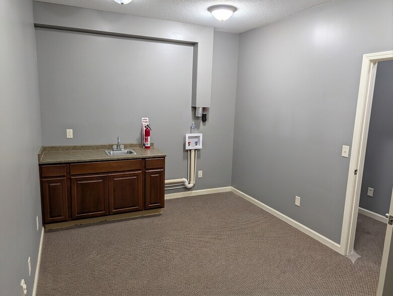 More Photos Of 10534-10536 Coldwater Rd, Fort Wayne Office For Sale