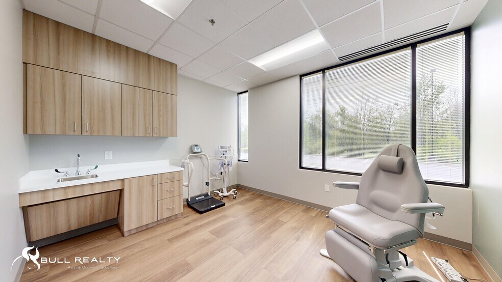 More Photos Of 34 Upper Riverdale Rd, Riverdale Medical For Lease