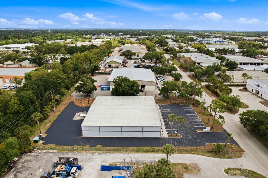 More Photos Of 5826-5830 Corporation Cir, Fort Myers Warehouse For Sale