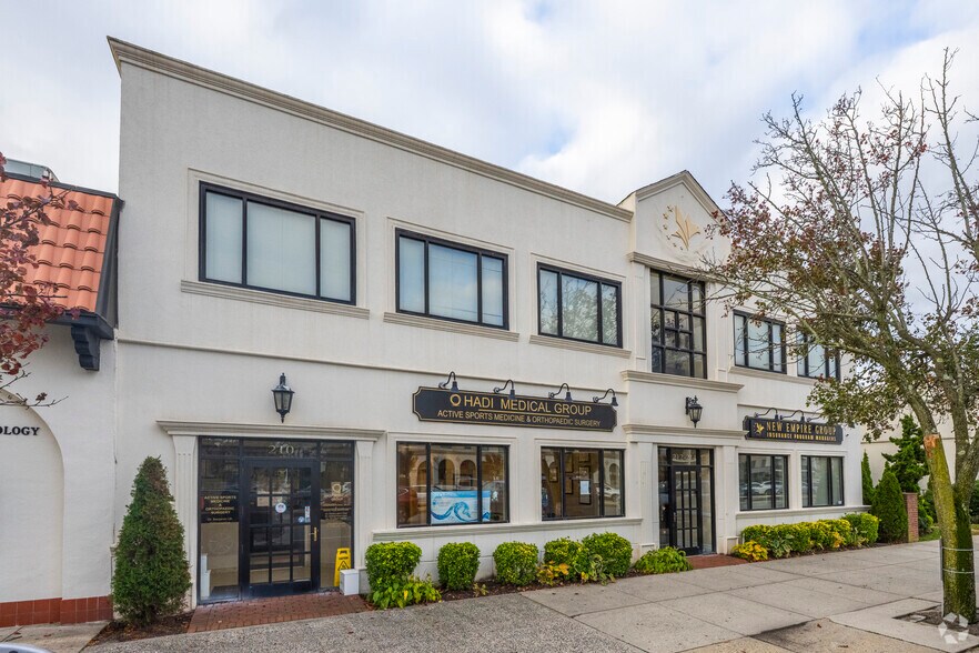 More Photos Of 214 W Park Ave, Long Beach Medical For Lease