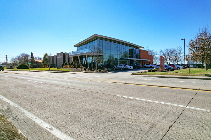 More Photos Of 2800 Cannons Ln, Louisville Medical For Sale