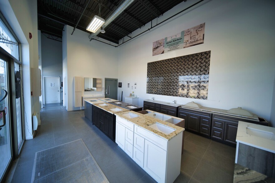 More Photos Of 310-350 Rue Ness, Montréal Flex For Sale