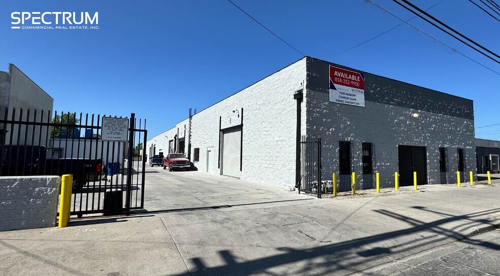 Primary Photo Of 14538-14540 Keswick St, Van Nuys Service For Lease