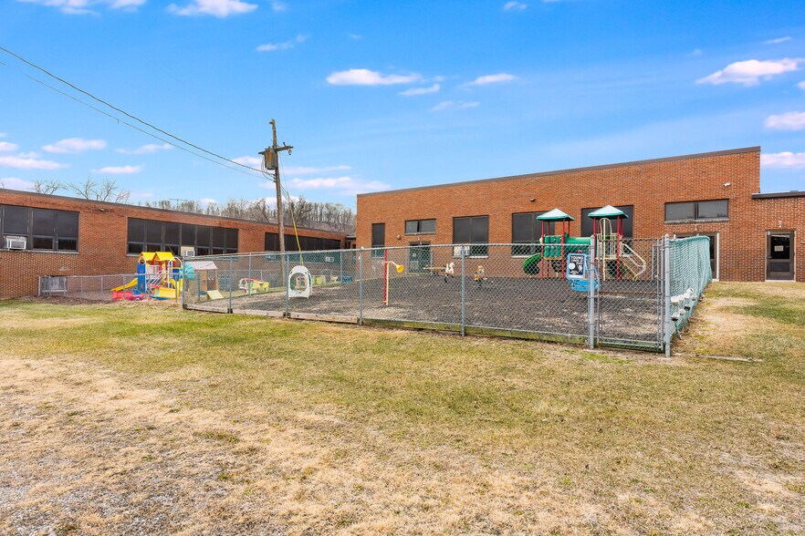 More Photos Of 300 North St, Waynesburg Schools For Sale