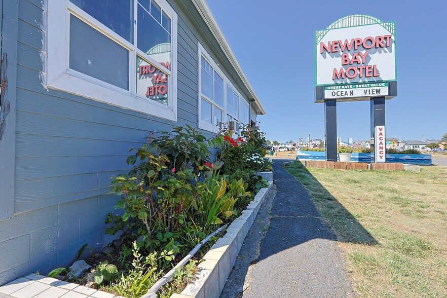 More Photos Of 754 SW Coast Hwy, Newport Hotel For Sale