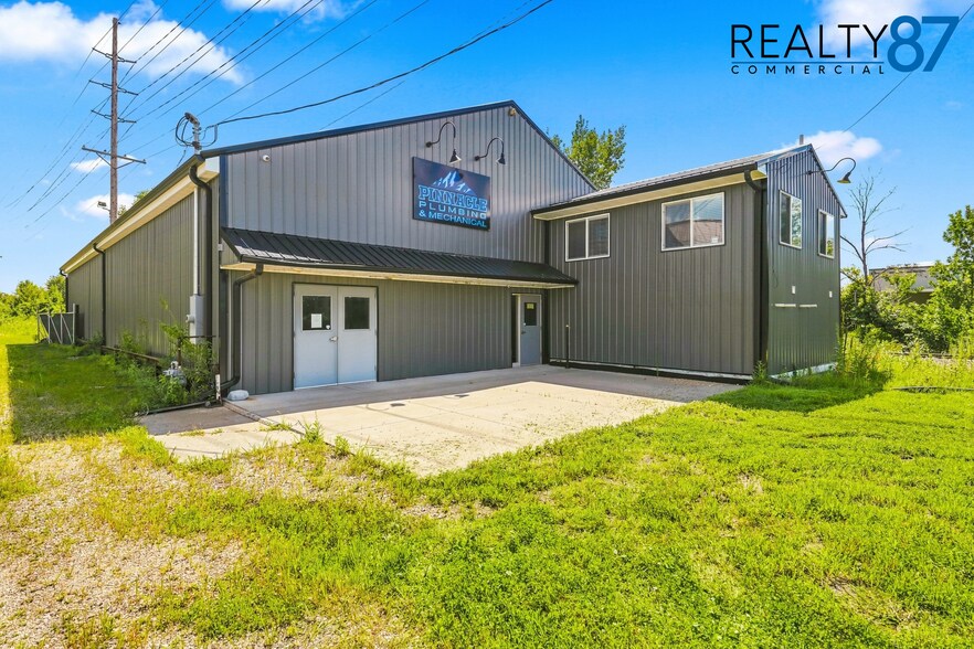 Primary Photo Of 4301 6th St SW, Cedar Rapids General Retail For Sale