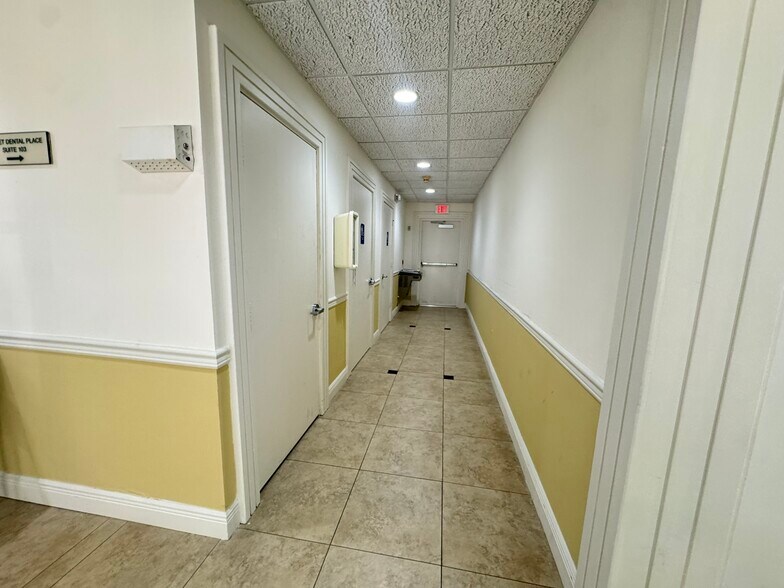 More Photos Of 9210 Sunset Dr, Miami Office For Lease