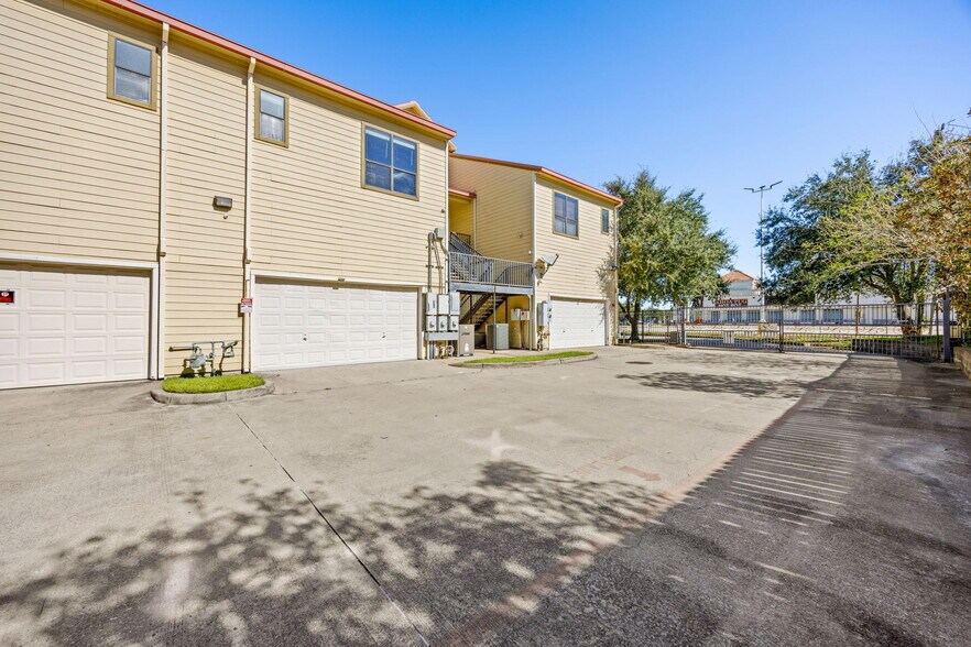 More Photos Of 12989 Bellaire Blvd, Houston Storefront For Sale