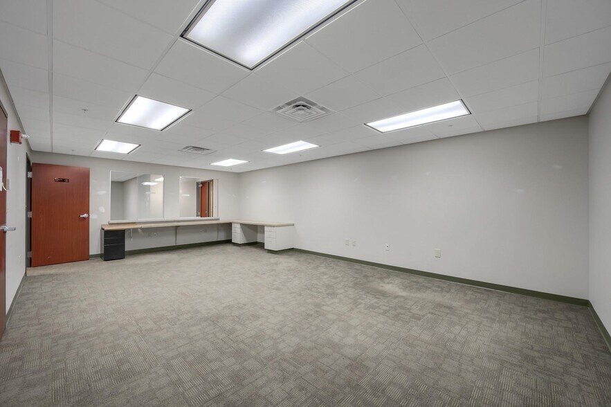 More Photos Of 21 Laurel Ave, Cornwall Medical For Lease