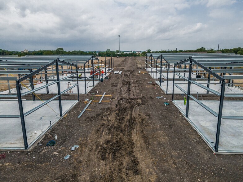 More Photos Of 10446 County Road 484 rd, Lavon Warehouse For Lease