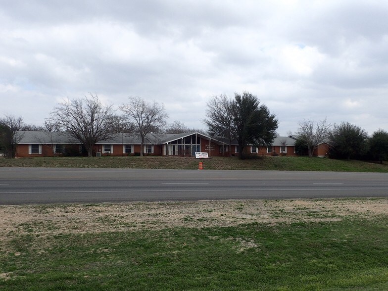 More Photos Of 605 Hwy 290 North, Elgin Office For Sale