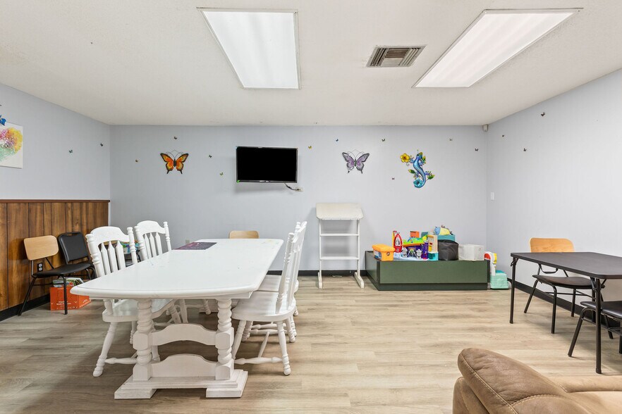 More Photos Of 260 S Marion Ave, Lake City Office For Sale