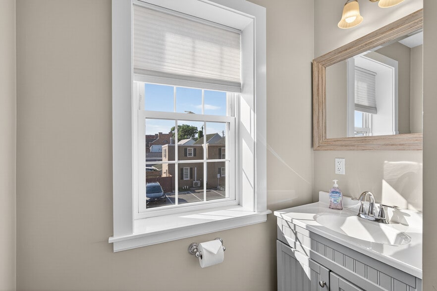 More Photos Of 51 N Main St, Manheim General Retail For Sale