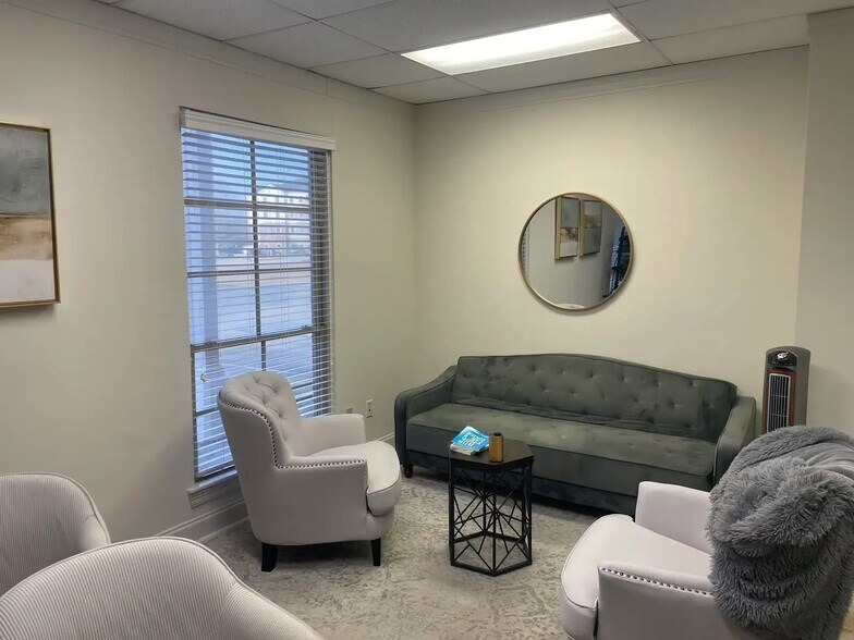 More Photos Of 140 Rue Beauregard, Lafayette Office For Sale
