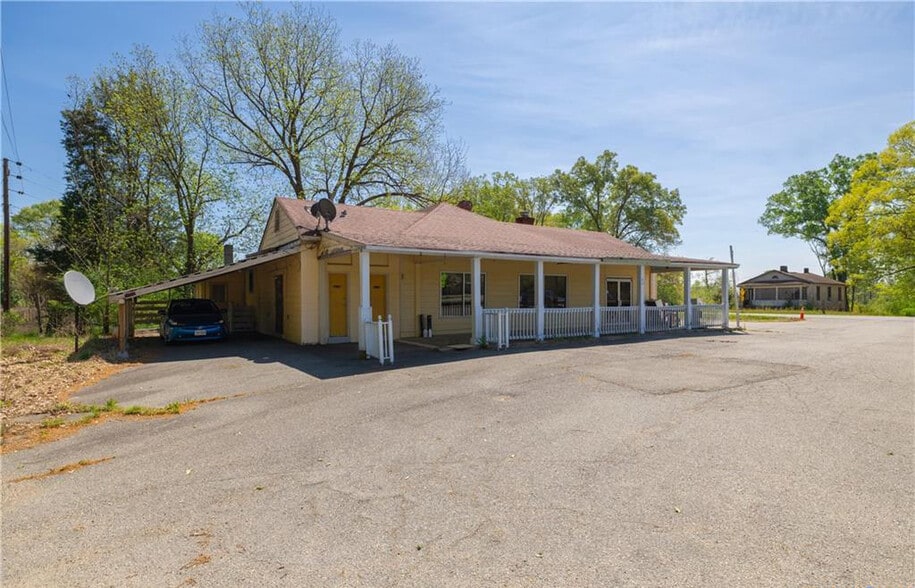 More Photos Of 5164 New Market Rd, Richmond Freestanding For Sale