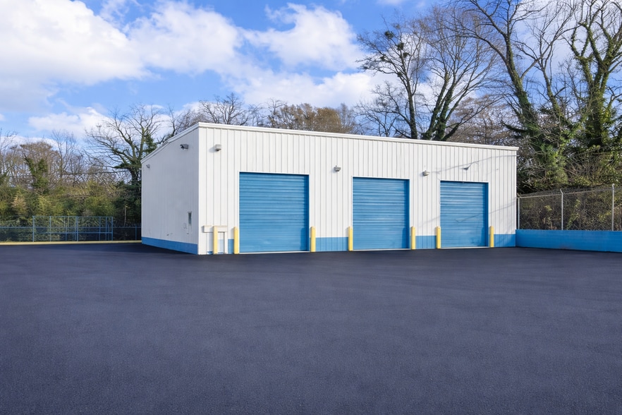More Photos Of 729 S Church St, Spartanburg Warehouse For Lease