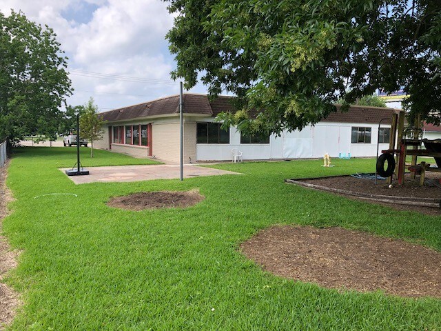 More Photos Of 2541 S Bypass 35, Alvin Daycare Center For Sale