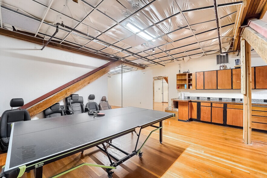 More Photos Of 611 2nd Ave, Longmont Showroom For Sale