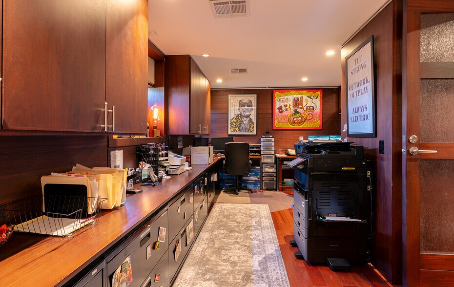 More Photos Of 733 E 12th 1/2 St, Houston Office For Sale