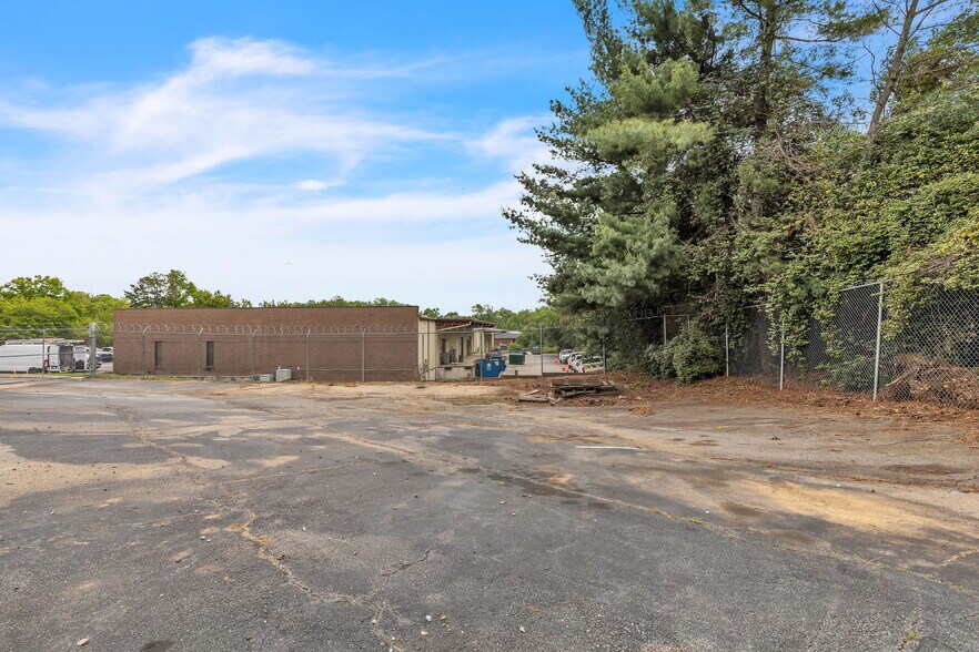 More Photos Of 4 Progress Rd, Greenville Flex For Lease