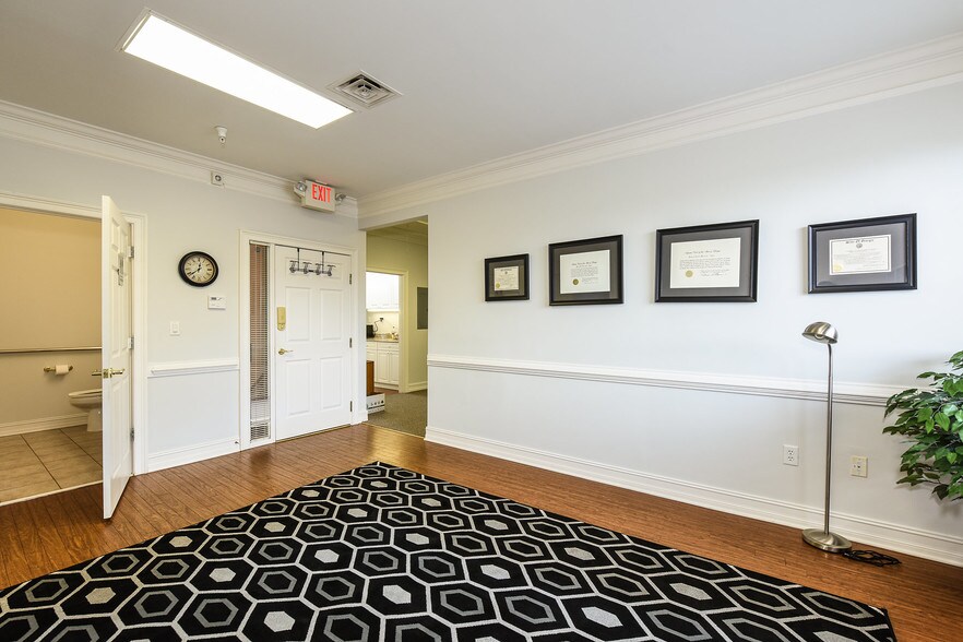 More Photos Of 3225 Shallowford Rd, Marietta Office For Lease