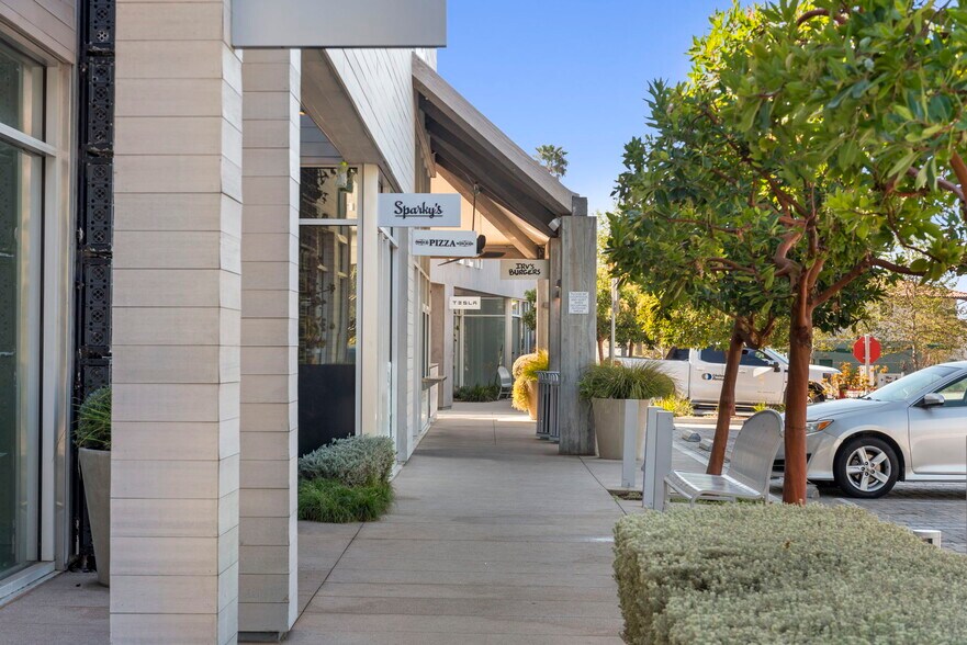 More Photos Of 23401 Civic Center Way, Malibu Restaurant For Lease