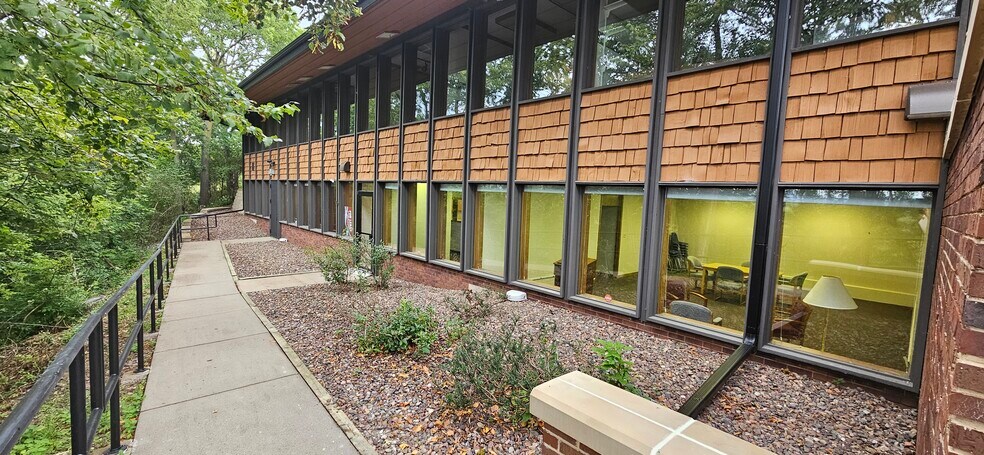More Photos Of 1010 Oak Ridge Dr, Eau Claire Loft Creative Space For Lease