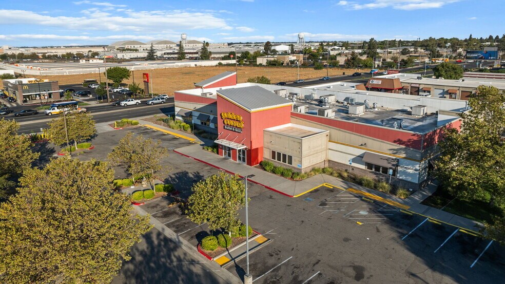 More Photos Of 4940 Watt Ave, North Highlands Restaurant For Sale