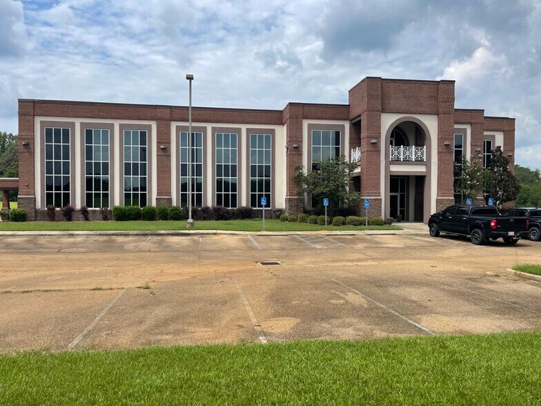 More Photos Of 100 Pioneer Way, Magee, MS 39111-5501, Magee Medical For Lease