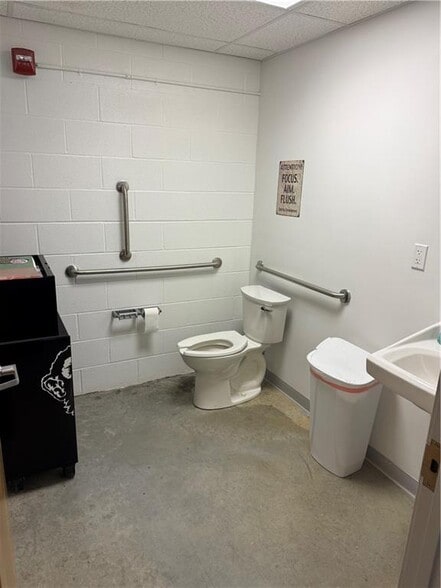 More Photos Of 345-355 Compass Cir, North Kingstown Warehouse For Sale