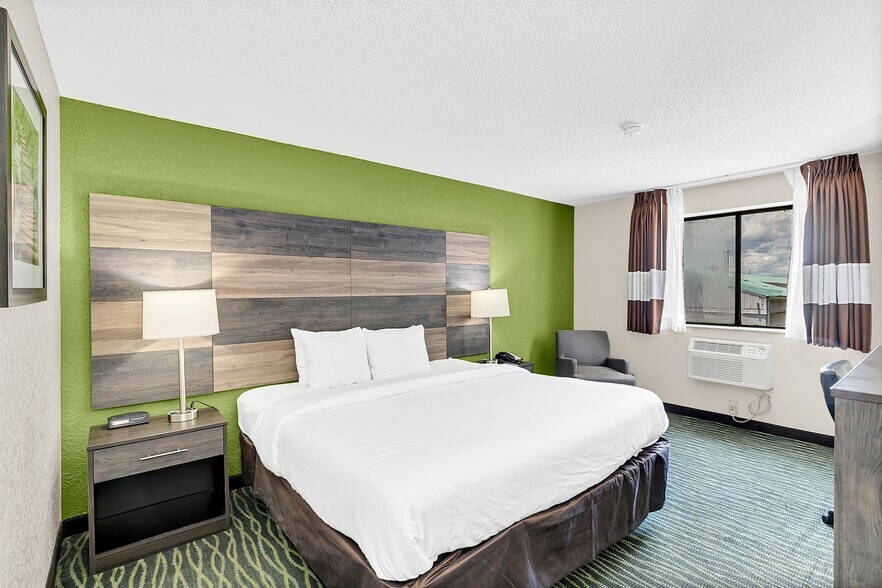 More Photos Of 1392 W North Blvd, Leesburg Hotel For Sale