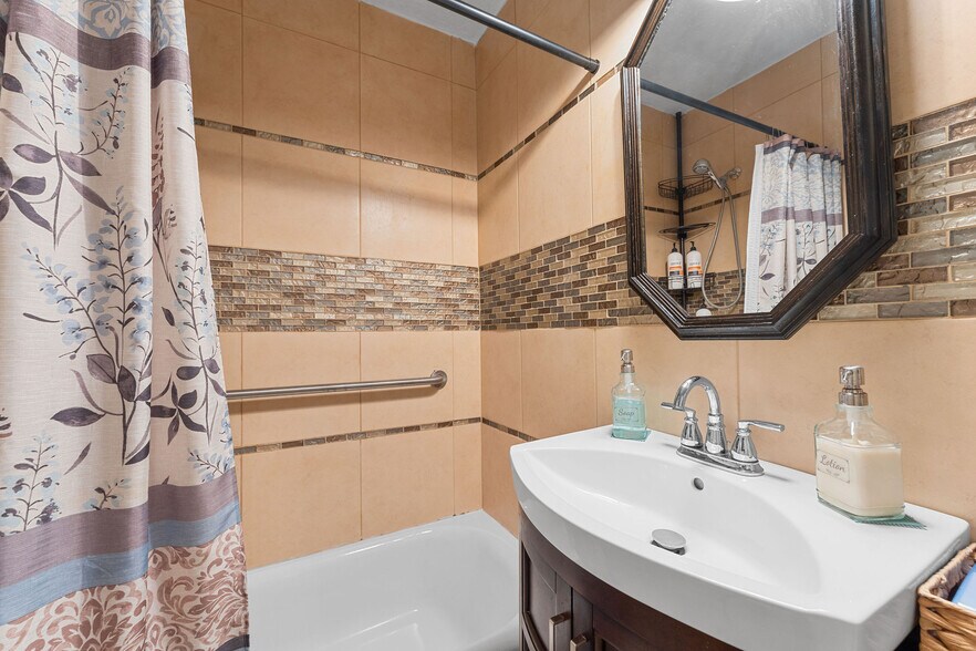 More Photos Of 500 S 2nd St, Branson Specialty For Sale