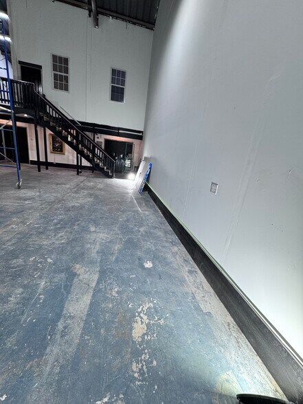 More Photos Of 8418 Broadway St, San Antonio Industrial For Sale