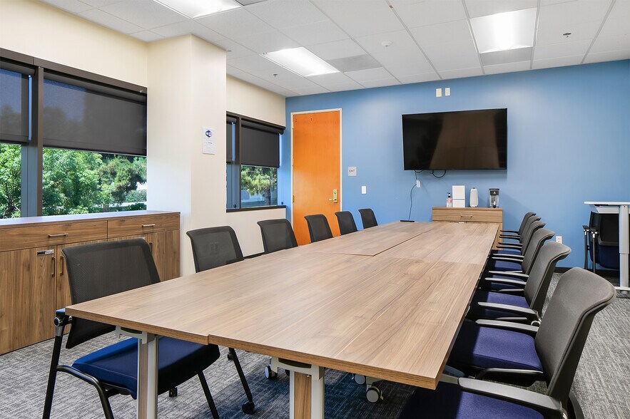 More Photos Of 601 S Lewis St, Orange Office For Sale